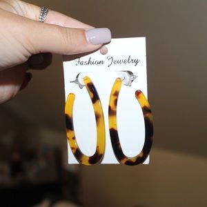 BRAND NEW tortoiseshell hoop earrings